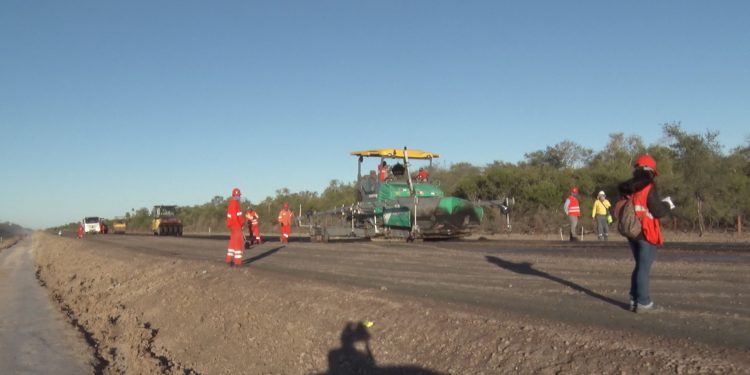Alto Paraguay: Reconocen que obras viales generan fuente de trabajo a pobladores Alto Paraguay: Reconocen que obras viales generan fuente de trabajo a pobladores
