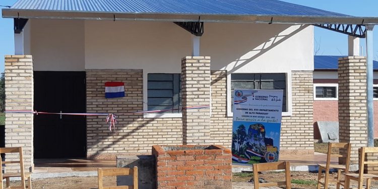 Gobernación inauguró aulas en escuelas indígenas de Puerto Casado