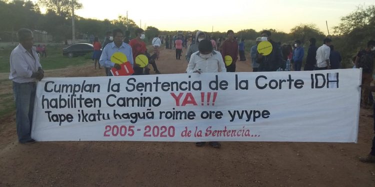 Desde hace más de 15 años comunidad indígena vive al costado de la ruta esperando acceder a sus tierras