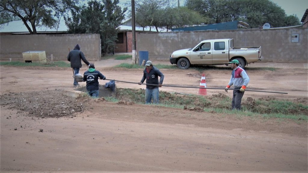 Filadelfia: Ante escenario de sequía y a la espera de lluvia limpian tubos de alcantarillado