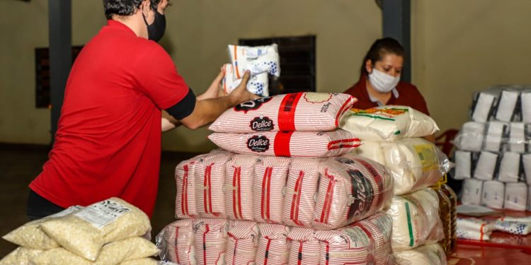Entregan 8.472 kilos de alimentos a comunidades indígenas del Chaco Entregan 8.472 kilos de alimentos a comunidades indígenas del Chaco