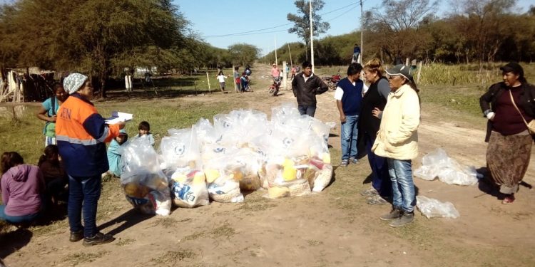 Asisten con alimentos a comunidades indígenas incluyendo a las del Chaco