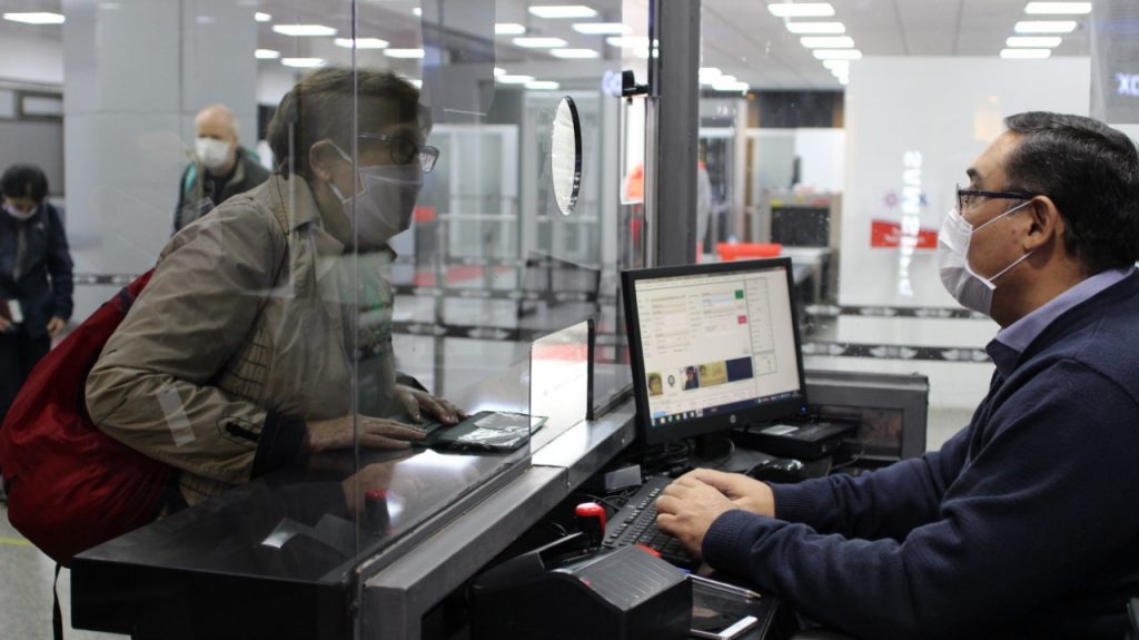 Extranjeros con permanencia vencida durante cierre de fronteras no abonarán multa