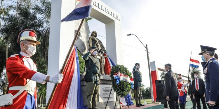 Presidente depositó ofrenda floral en conmemoración a la Paz del Chaco Presidente depositó ofrenda floral en conmemoración a la Paz del Chaco