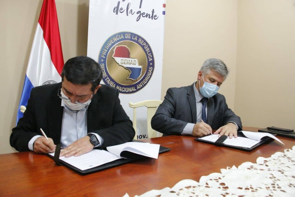 Gobernación de Boquerón y SENAD firman convenio para lucha contra drogadicción Gobernación de Boquerón y SENAD firman convenio para lucha contra drogadicción