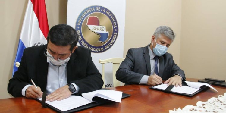 Gobernación de Boquerón y SENAD firman convenio para lucha contra drogadicción Gobernación de Boquerón y SENAD firman convenio para lucha contra drogadicción