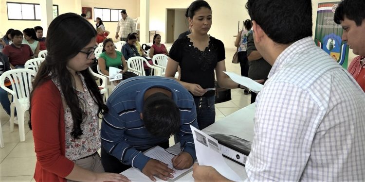 Gobernación de Boquerón otorgó becas a estudiantes Gobernación de Boquerón otorgó becas a estudiantes