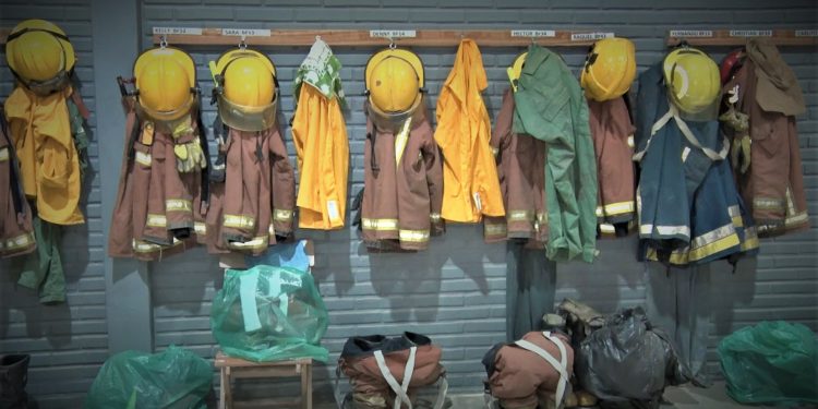 Bomberos chaqueños abnegados: Sin botas pero con el compromiso intacto