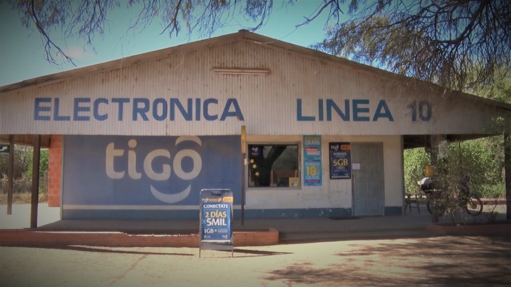 Dos sujetos asaltaron un local comercial y a un cliente en Loma Plata Dos sujetos asaltaron un local comercial y a un cliente en Loma Plata
