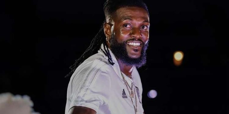De mutuo acuerdo, la relación entre Olimpia y Emmanuel Adebayor llegó a su final
