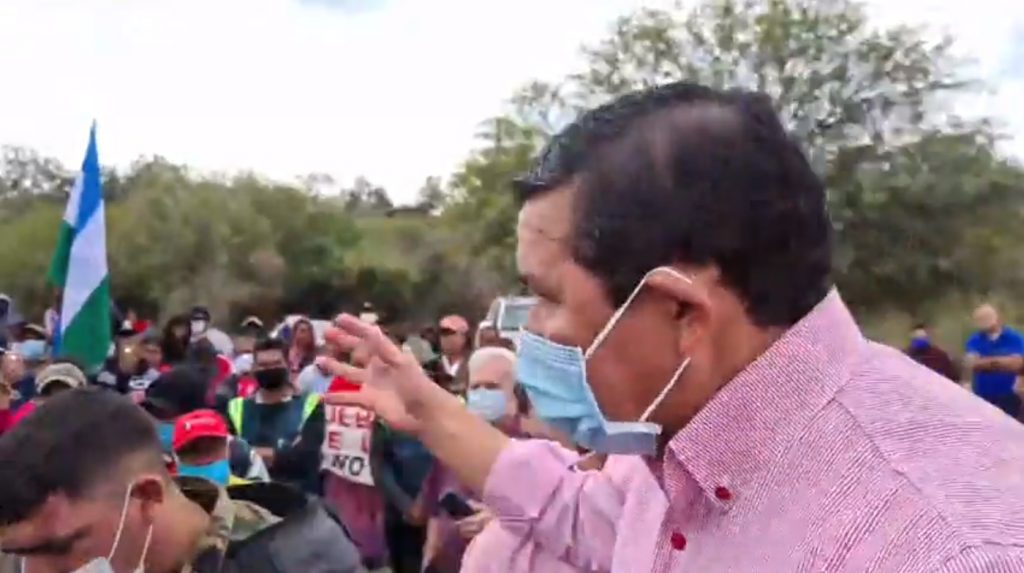 Gobernador de Boquerón intermedió para liberar el tránsito en la Transchaco Gobernador de Boquerón intermedió para liberar el tránsito en la Transchaco