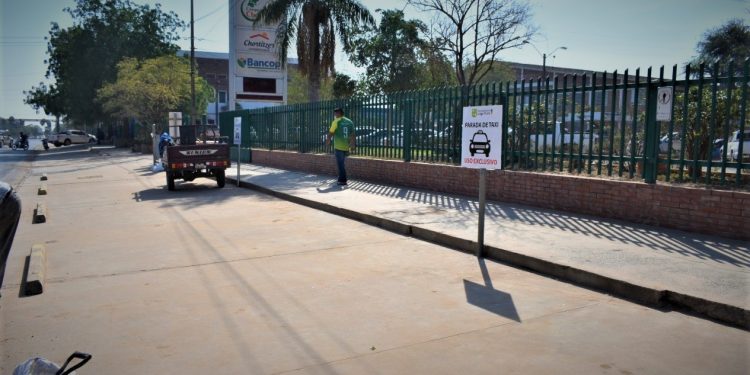 Habilitaron una parada de taxis en Loma Plata Habilitaron una parada de taxis en Loma Plata