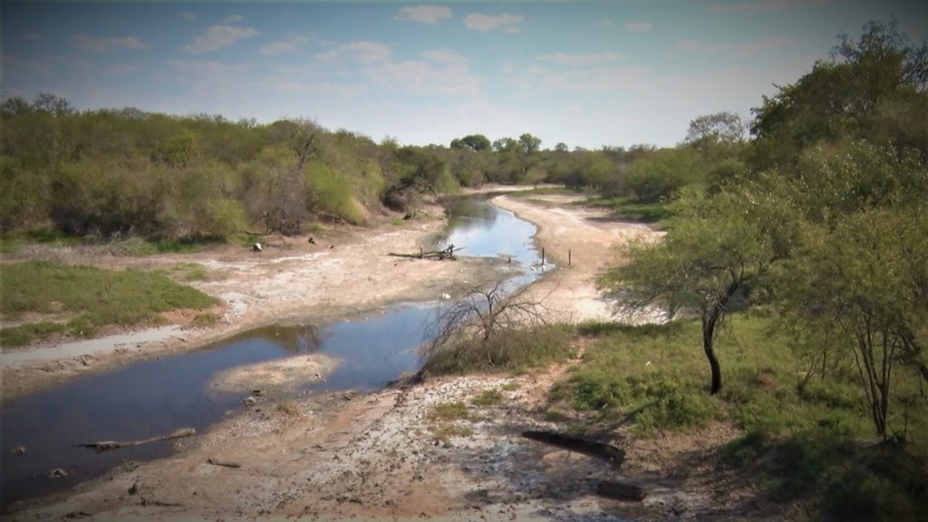 Pese a múltiples necesidades nativos comparten agua con sus vecinos