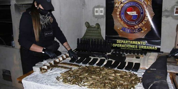 Hallan lote de armas de uso militar y detienen a cuatro personas en Luque