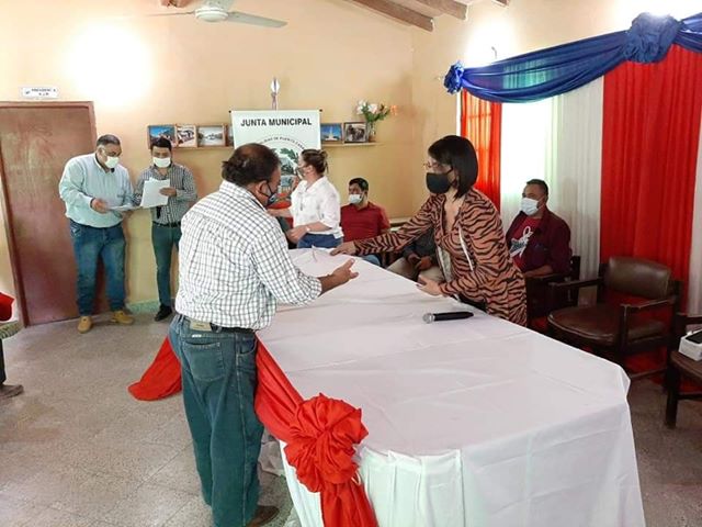 Premian a pobladores de Puerto Casado por cumplir compromisos crediticios