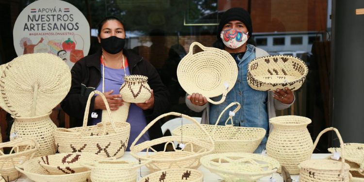 Artesanas indígenas Yshyr buscan salir adelante vendiendo sus productos