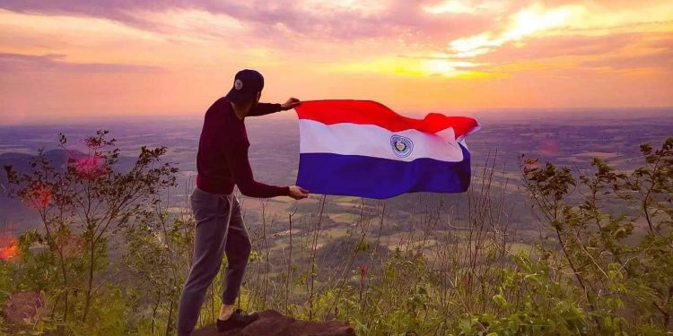 Hoy se celebra el «Día de la Bandera Paraguaya»
