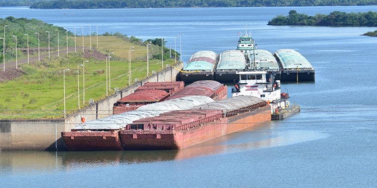Maniobra en el Río Paraná permitirá paso de 115.000 toneladas de granos