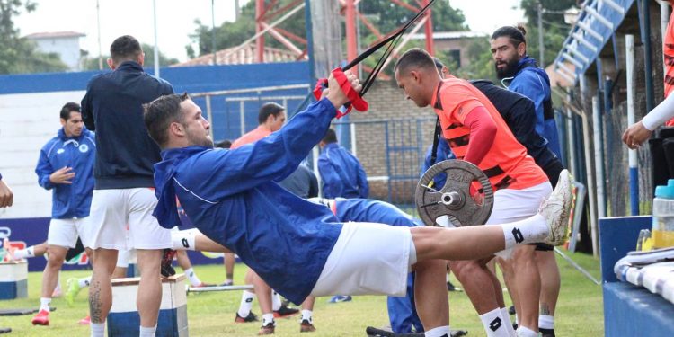 Casos positivos de COVID-19 forzaron la postergación del juego entre el «12» y El Rayadito