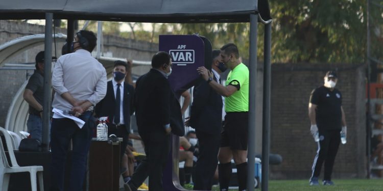 Copa de Primera: ¿Olimpia y Cerro Porteño ganaron con ayudas arbitrales en la Fecha 12?
