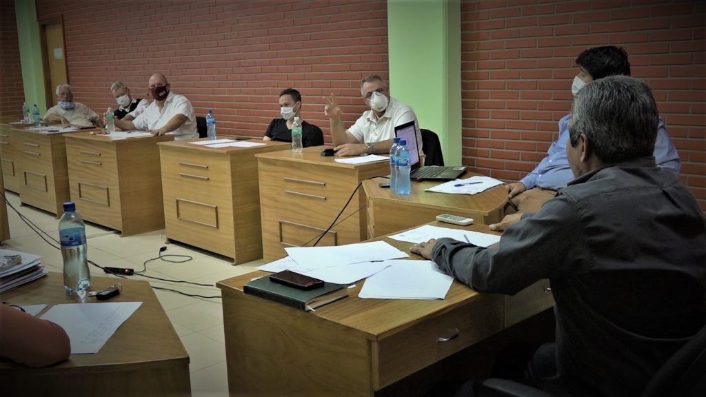 Aprueban adjudicación de pavimentación y declaran interés municipal asfaltar pista aérea