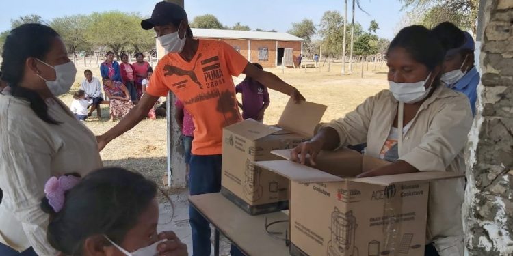 Chaco: Buscan reducir el uso de leña donando 250 ecofogones a nativos