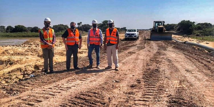 Avanza la construcción del «Puente Héroes del Chaco» empleando a 100 personas