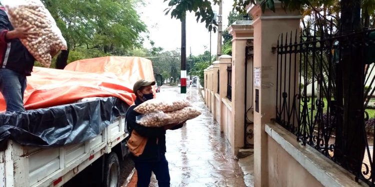 Distribuyen casi 1.200.000 kilos de alimentos para ollas populares de sectores vulnerables Distribuyen casi 1.200.000 kilos de alimentos para ollas populares de sectores vulnerables