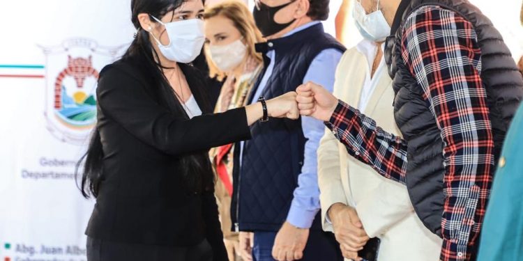 Gobierno entrega millonaria inversión en obras sociales para Itapúa