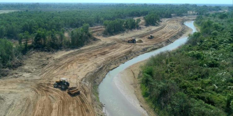 Pilcomayo: Avanzan trabajos de mantenimiento y ampliación del canal paraguayo