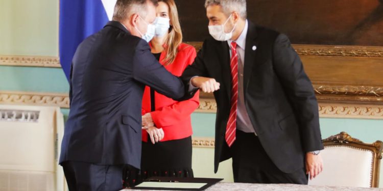 Moisés Santiago Bertoni juró como nuevo ministro de Agricultura y Ganadería