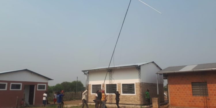 Ante falta de conectividad instalan antenas amplificadoras de señal en Alto Paraguay
