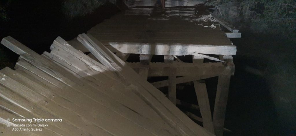 Pobladores piden reparación de puente de madera
