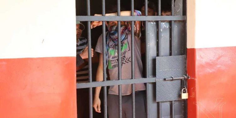 Comisarías siguen con los calabozos repletos