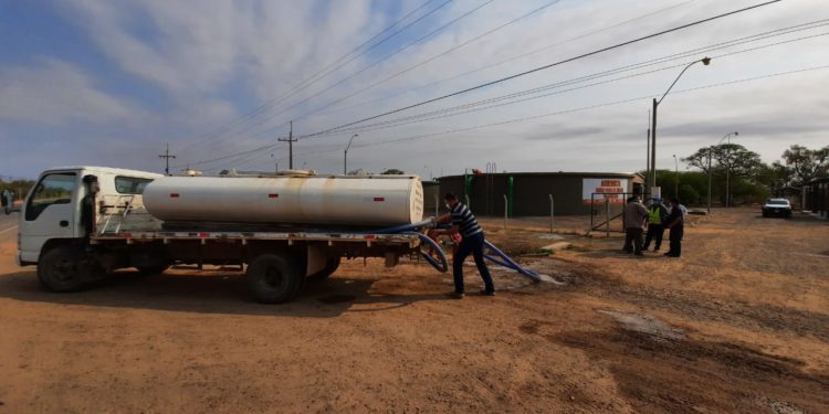 Acueducto: agua gratis para los que deseen retirar, pero no es apta para consumo aún