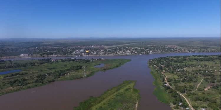 Carmelo Peralta: Búsqueda desesperada de una persona en el río Paraguay