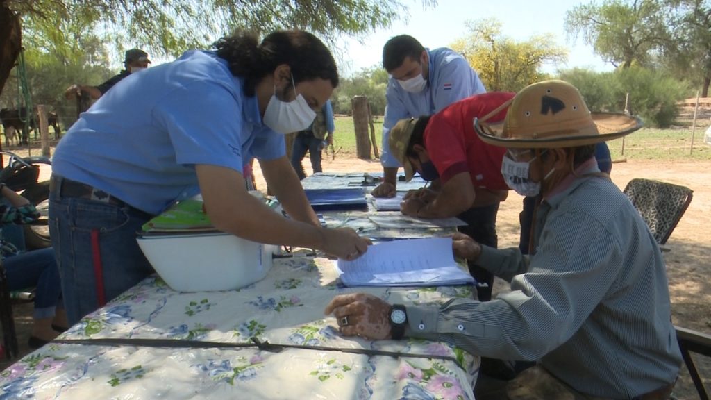 Entregan G. 150 millones como crédito para pequeños productores de Pirizal