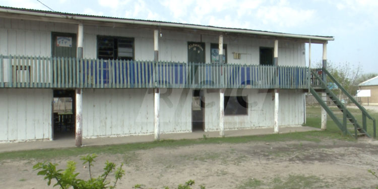 Dos caras de la moneda en la educación de Bahía Negra