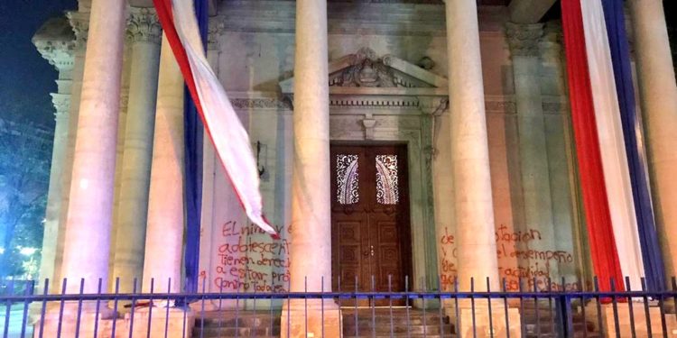 Daño a bienes de patrimonio cultural: Fiscales imputaron a las jóvenes que fueron identificadas