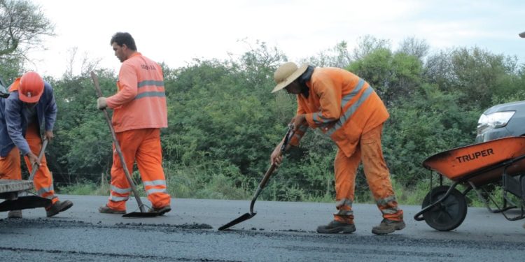 En el Chaco, prosiguen asfaltados y provisión de agua potable por parte del MOPC