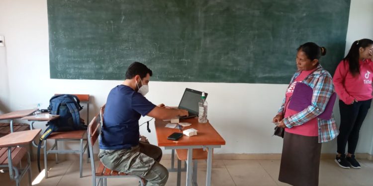 Acercan servicios a comunidades indígenas en Villa Hayes