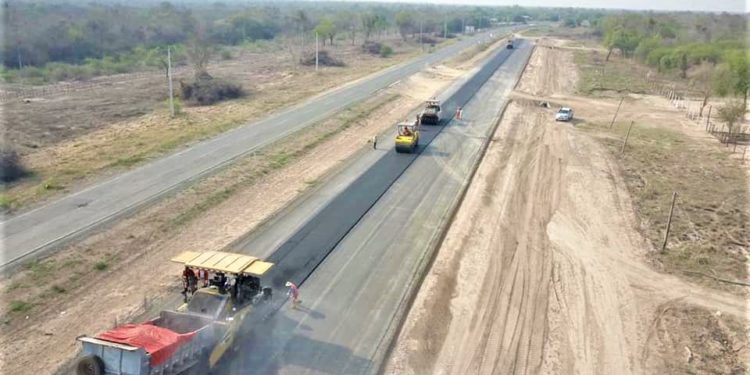 Transchaco: Inicia la colocación de primeros metros de carpeta asfáltica