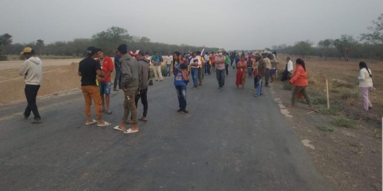 Comunidad realiza cierre de ruta ante falta de respuesta del INDI