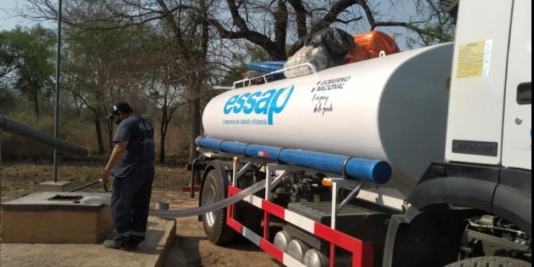 SEN y ESSAP acarrean agua en el Chaco