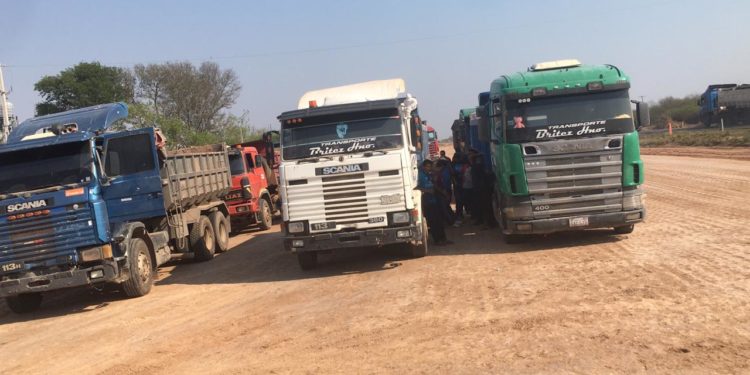 Empresa constructora desembolsó pago a camiones en paro Empresa constructora desembolsó pago a camiones en paro