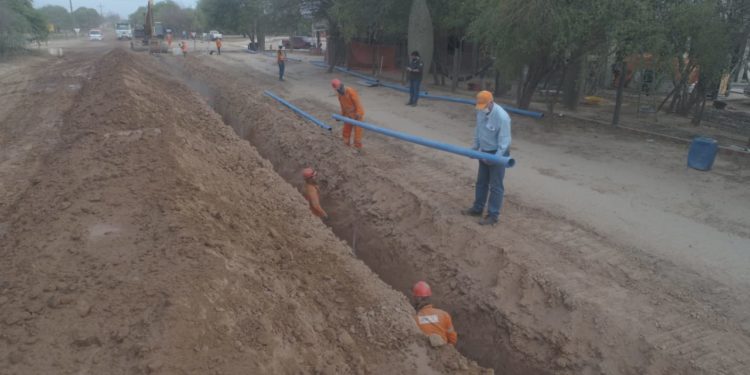 Avanza tercera etapa del acueducto en el Chaco