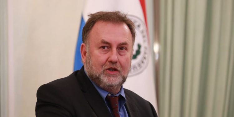 Ministro López oficializa su renuncia al cargo como titular de Hacienda