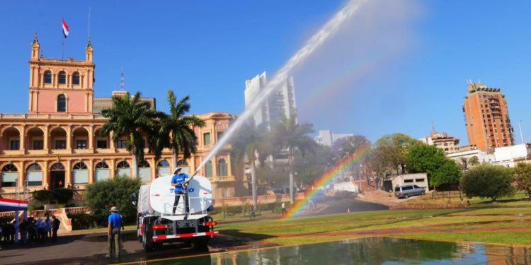Itaipu entrega camiones hidrantes a la SEN para el combate de incendios
