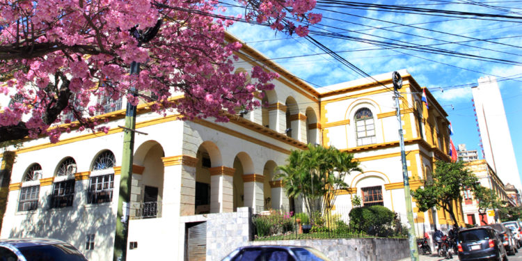 Los ingresos tributarios mensuales registran una paulatina mejora