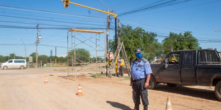 Modifican ubicación de semáforo en Filadelfia